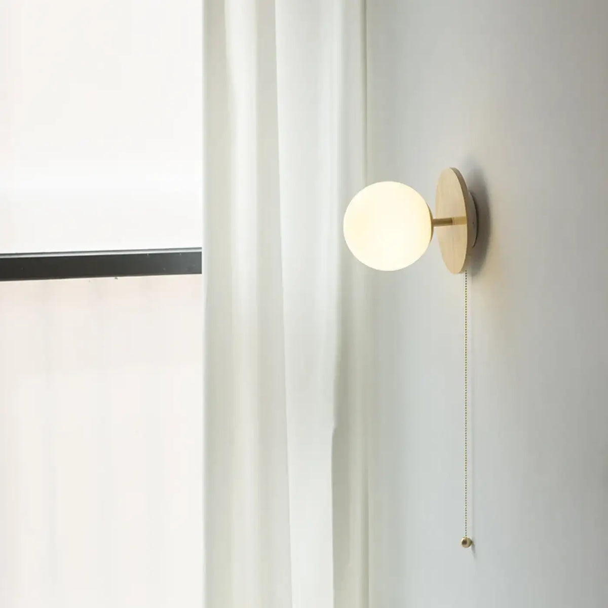 Applique Murale en Bois Globe Blanc – Zavine