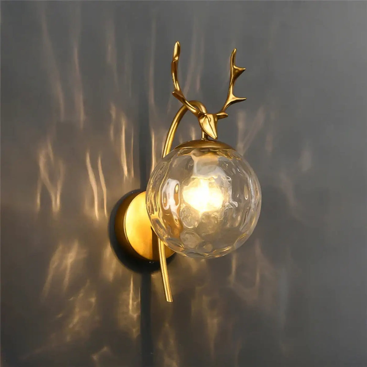 Applique Murale Boule en Verre et Bois de Cerf – Zosa
