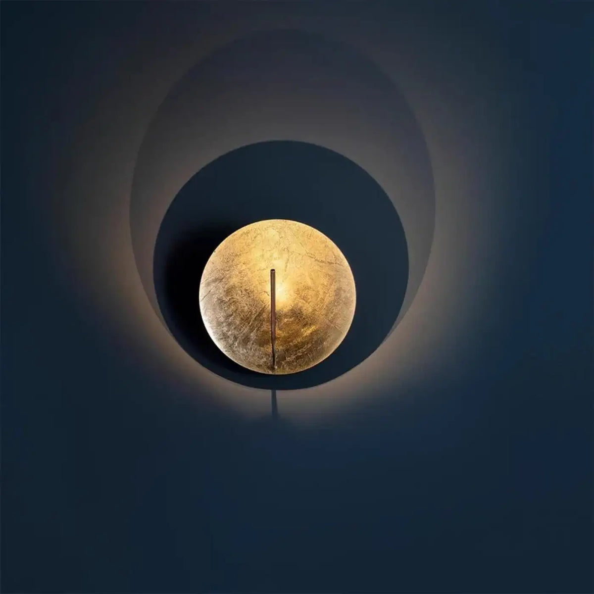 Applique Murale Ronde Dorée Effet Lune – Zera