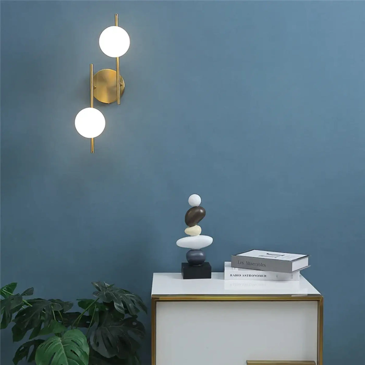 Applique Murale LED Dorée à Boules Blanches – Lario