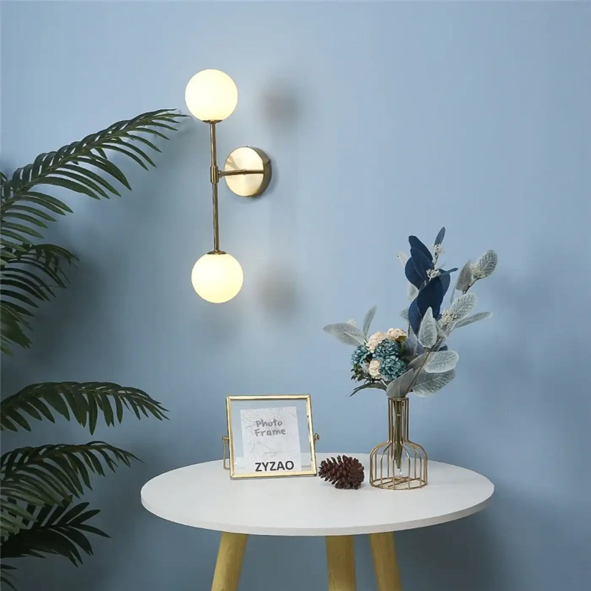 Applique Murale LED Dorée à Boules Blanches – Lario