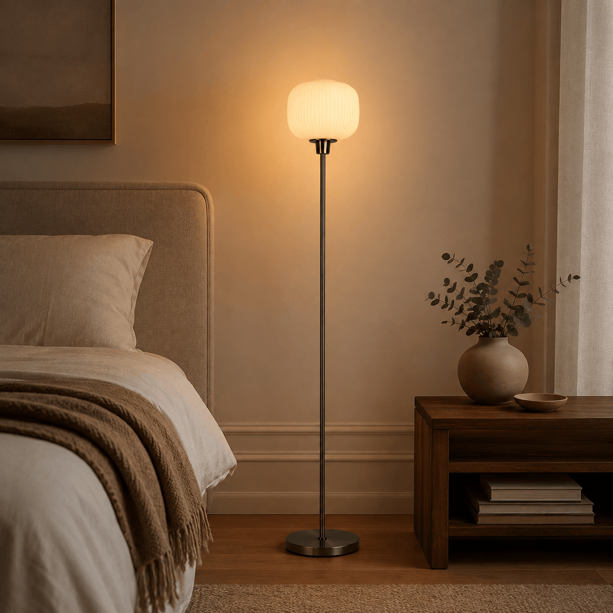Lampadaire en Verre Strié et Laiton – Éos