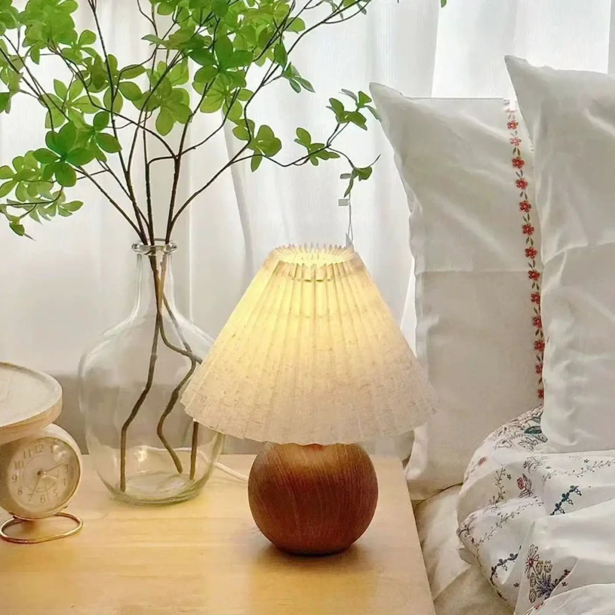 Lampe en Bois Abat-jour Plissé – Mévon
