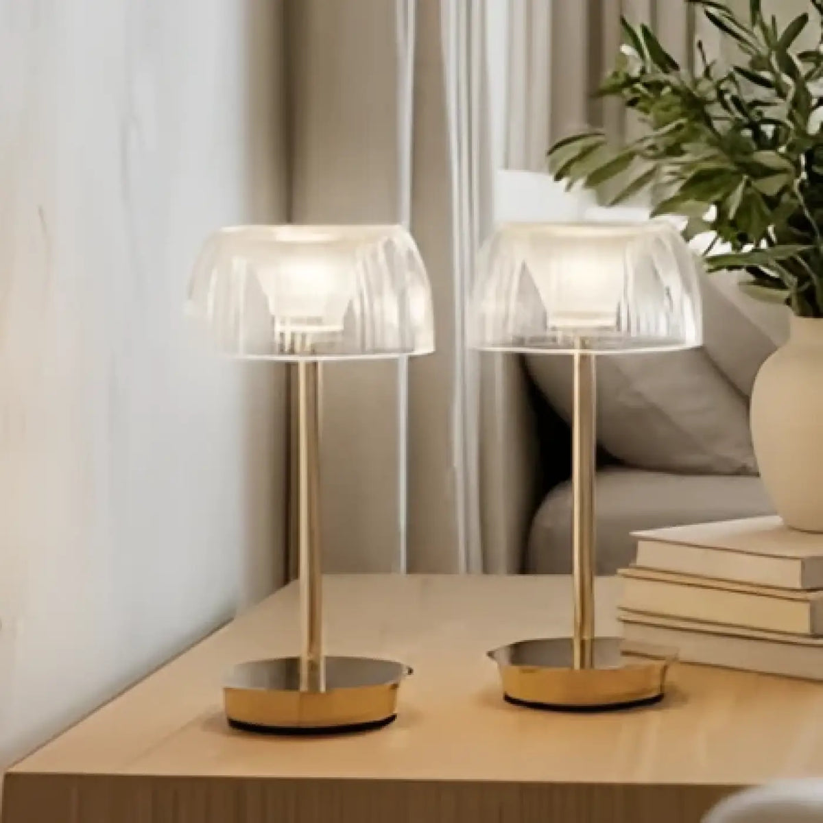 Lampe à Poser Abat-jour Strié Doré – Kavelle