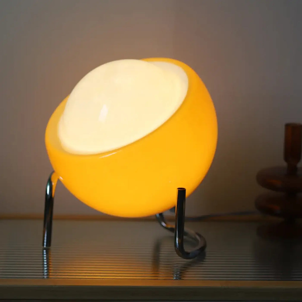 Lampe à Poser Boule Inclinée – Jasine