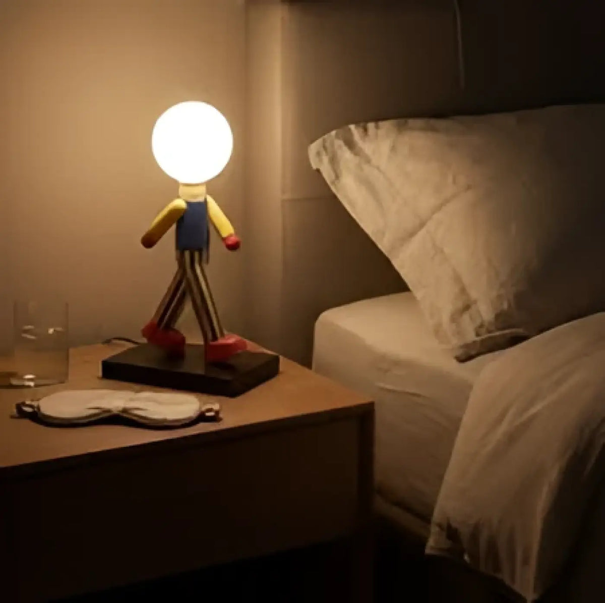 Lampe à Poser Figurine et Globe – Zimine