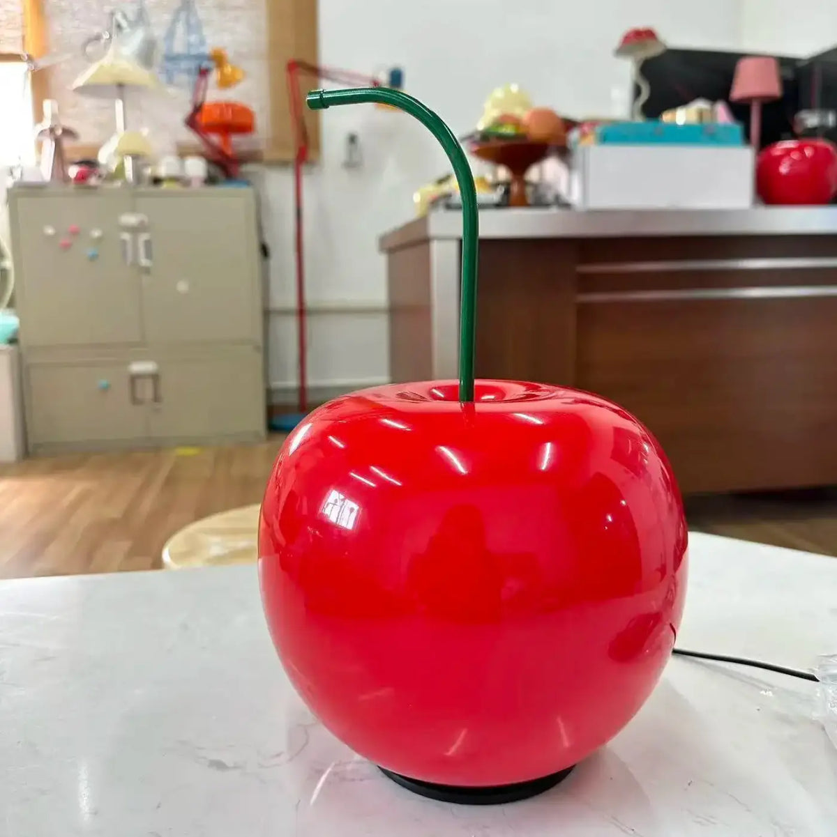 Lampe à Poser Cerise Brillante – Nirine