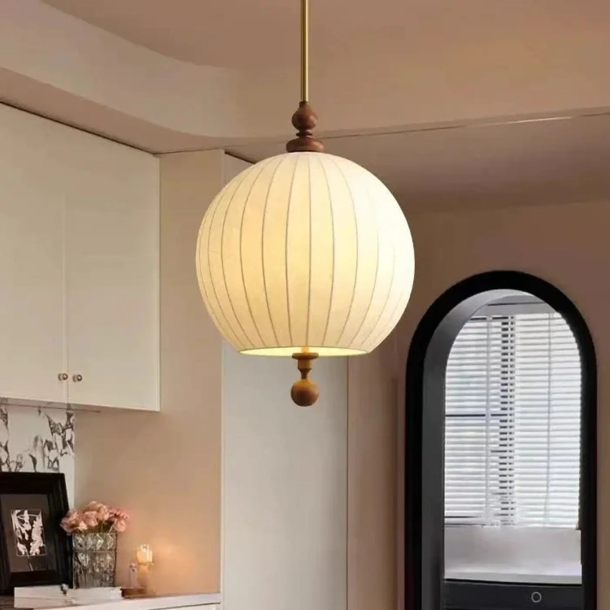 Suspension Boule en Tissu et Bois – Clesane