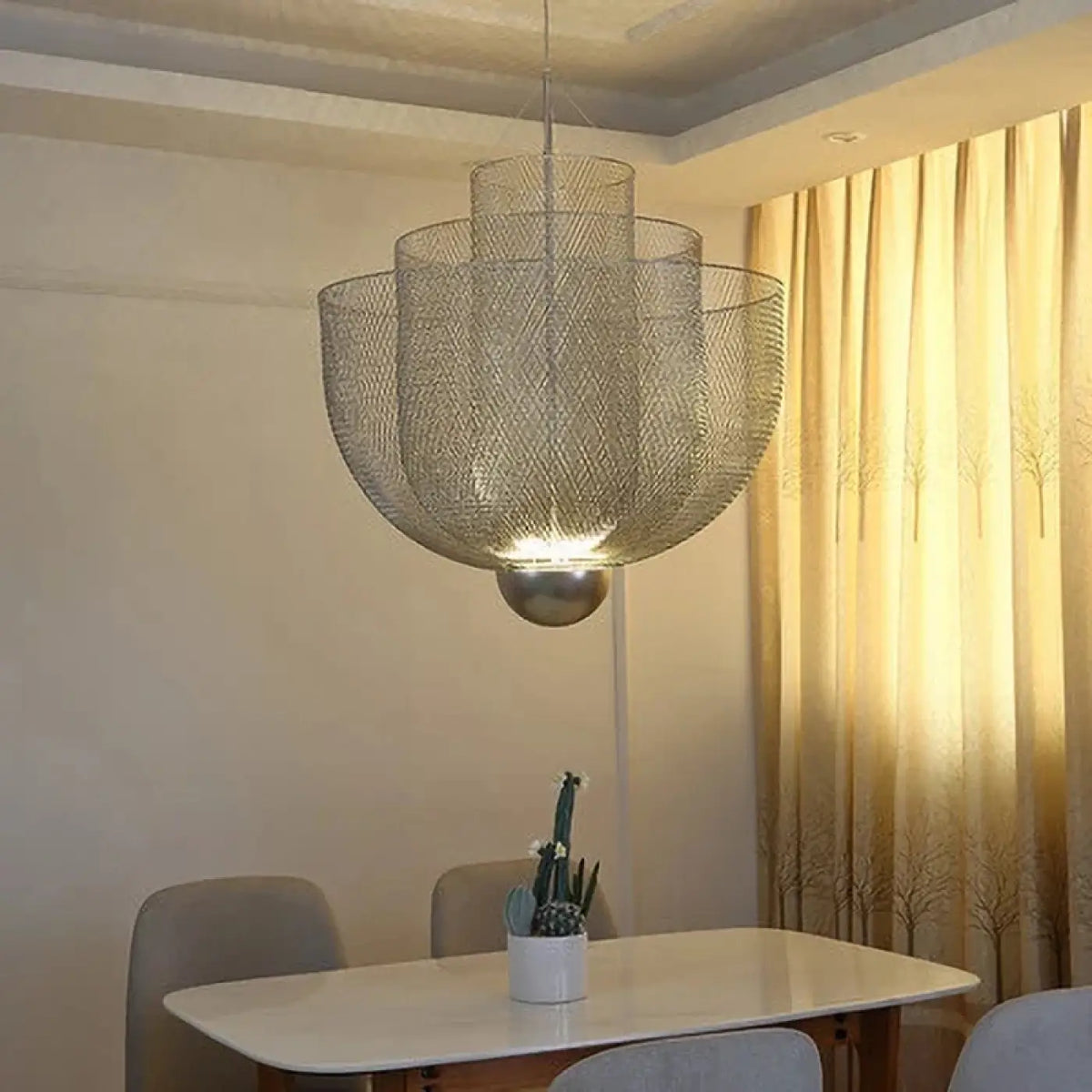 Suspension Fleur en Métal Doré – Morette