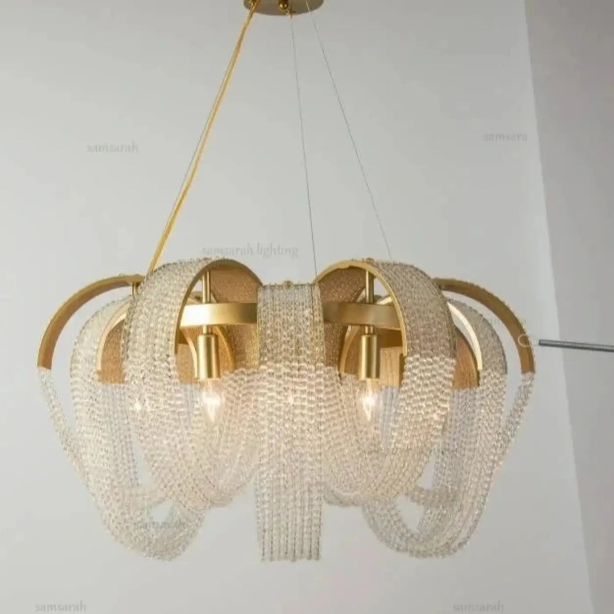 Suspension Cristal en Boucles Dorées – Bilette