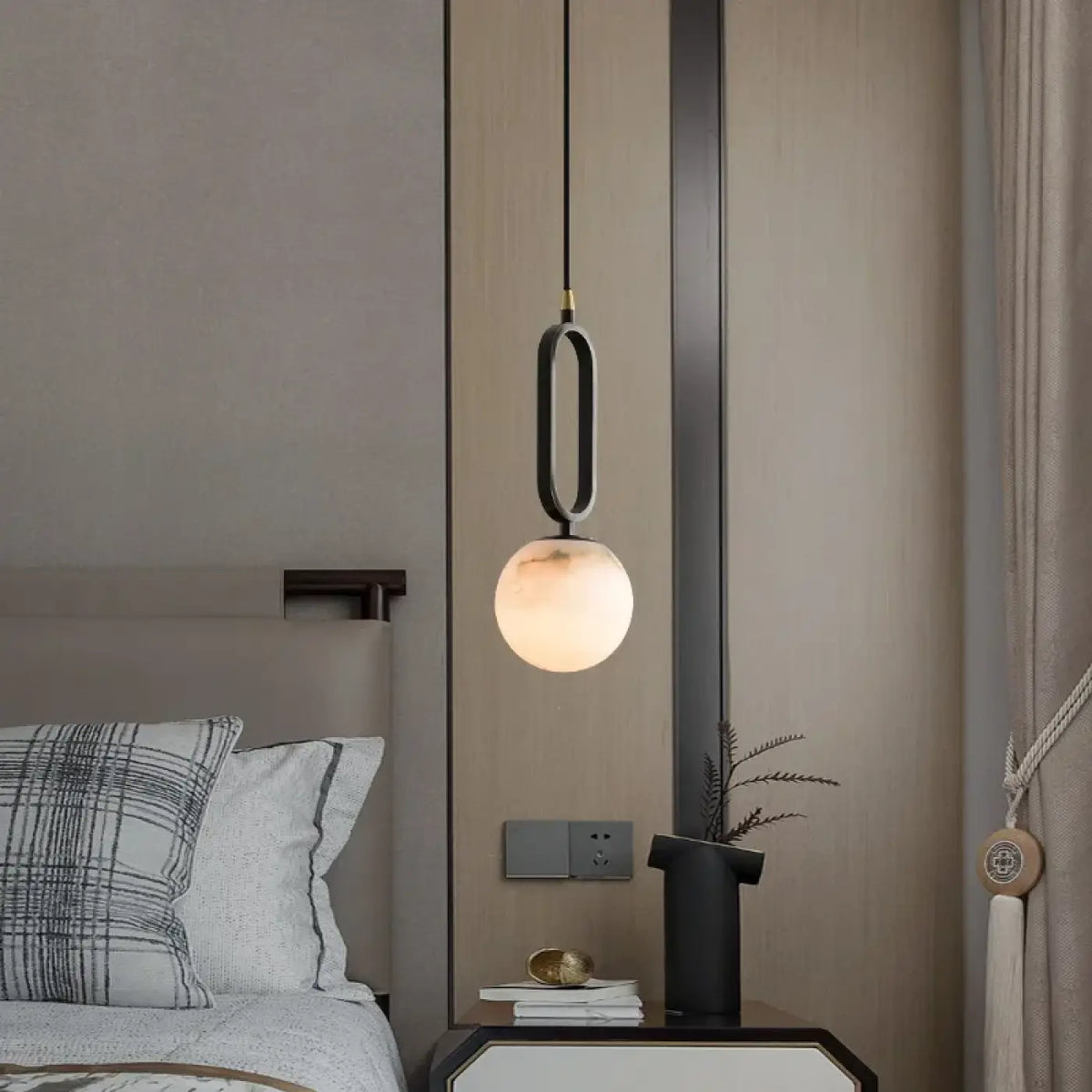 Suspension Globe Marbre et Anneau Noir – Kério