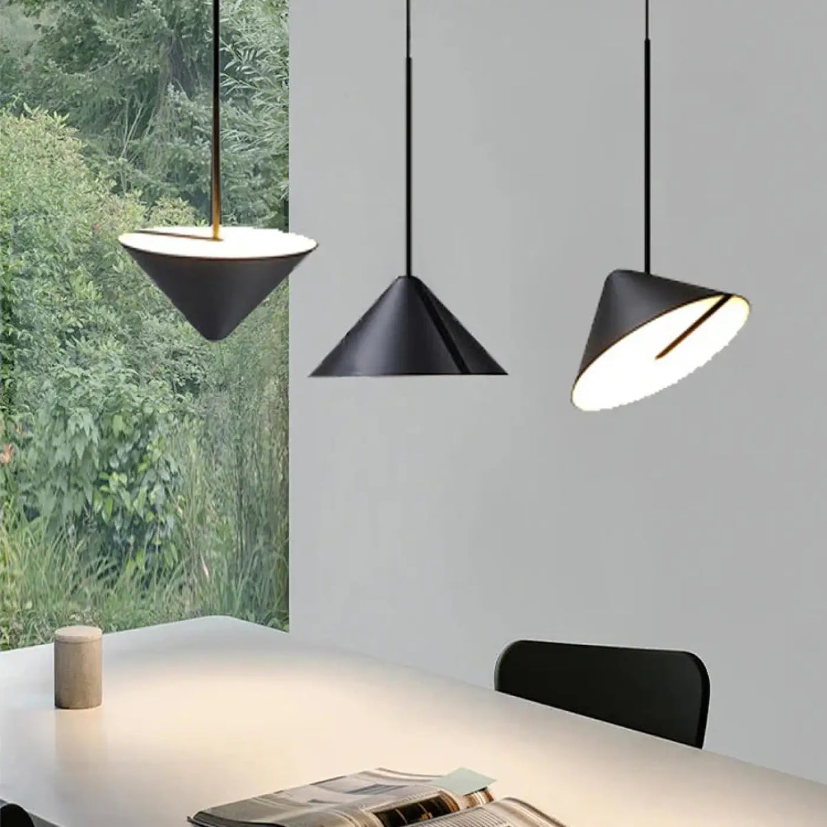 Suspension LED Acrylique et Cadre Noir – Noris
