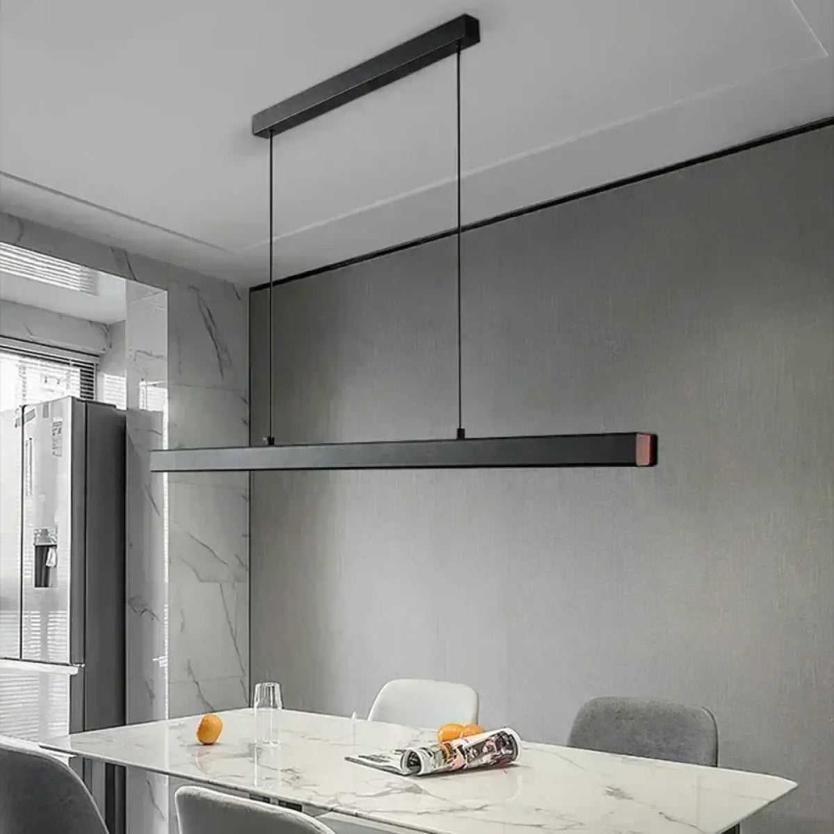 Suspension Linéaire Noire Minimaliste – Bovon