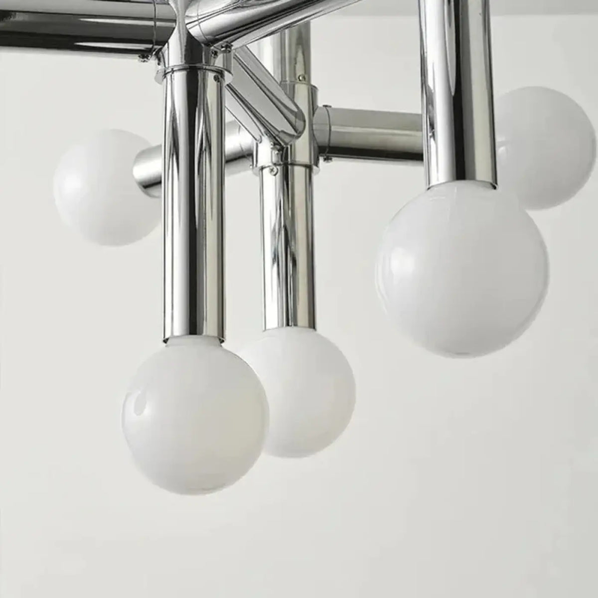 Suspension Argentée à 13 Boules LED – Bolon