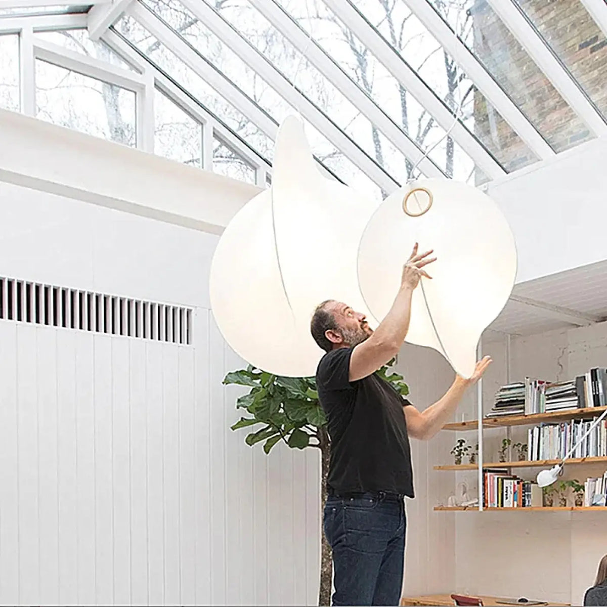 Suspension Minimaliste Disque Doré et Blanc – Saron