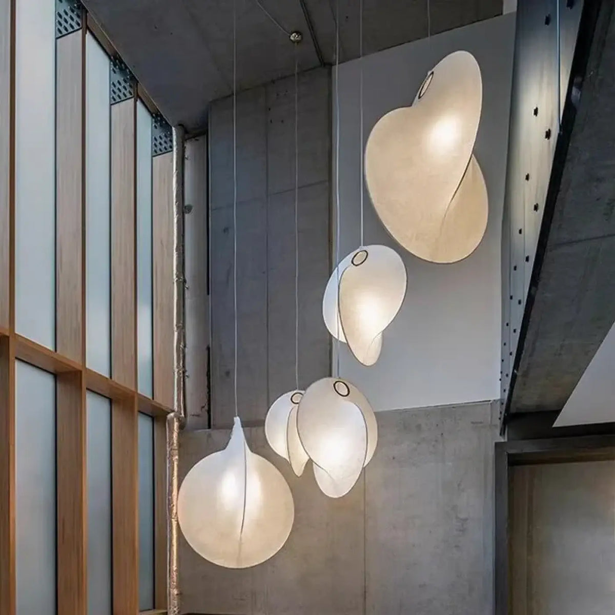 Suspension Minimaliste Disque Doré et Blanc – Saron