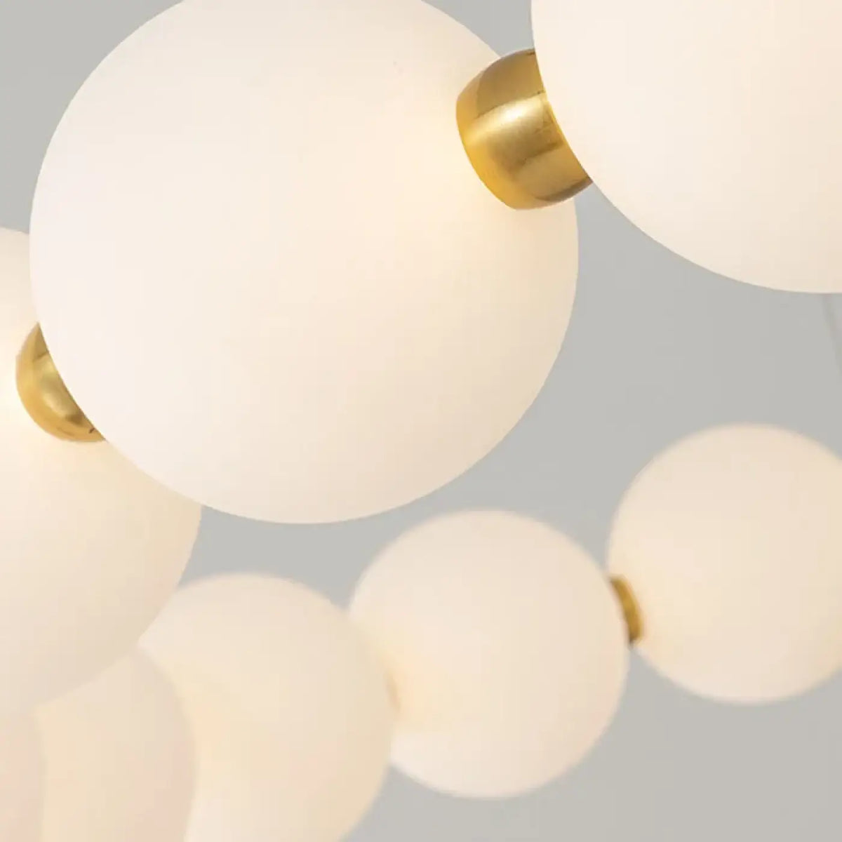Suspension Boules Blanches sur Deux Anneaux – Timelle