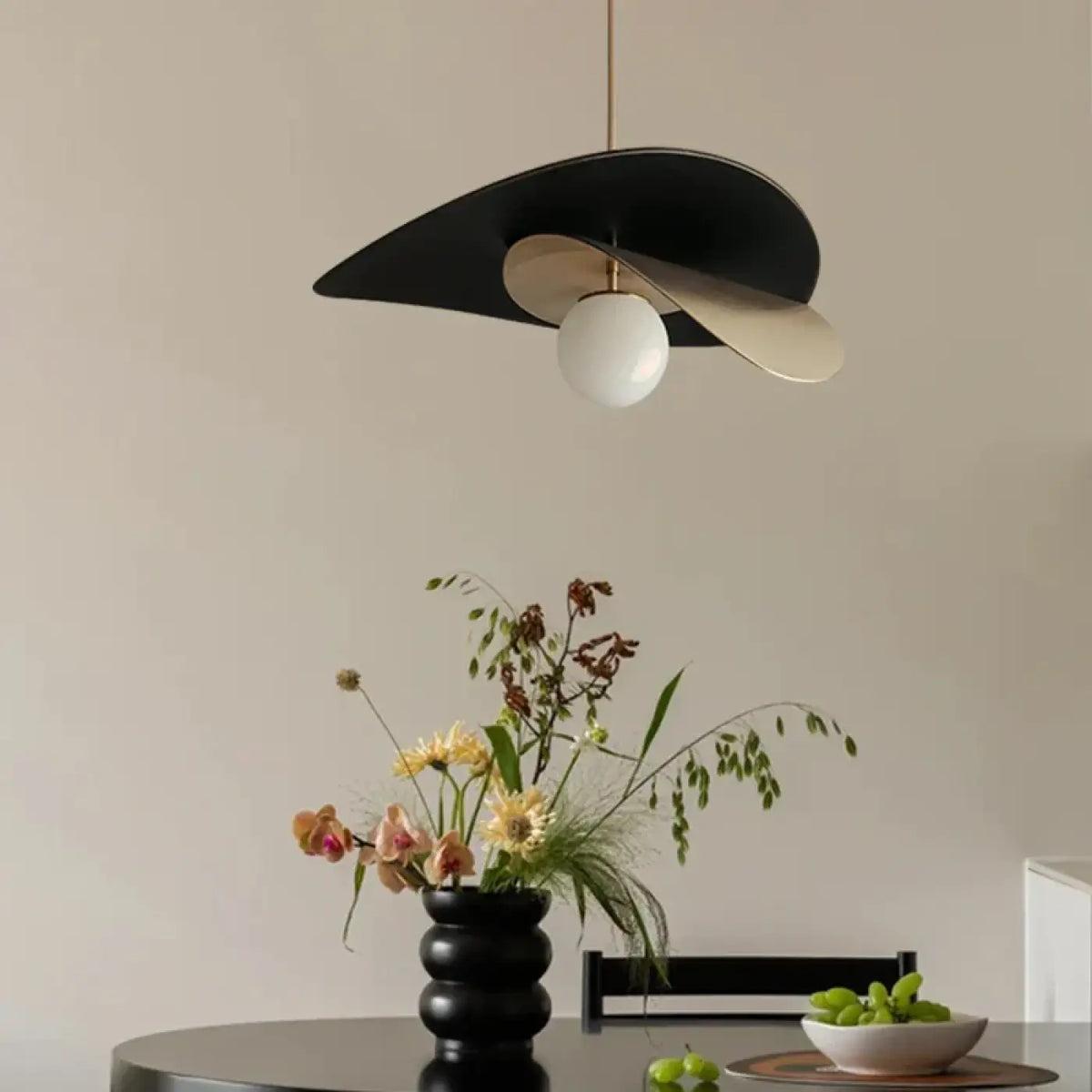 Suspension Épurée Métal Noir et Doré – Vimis