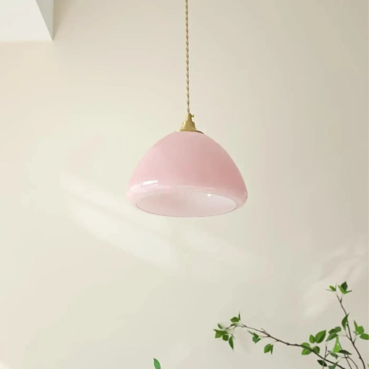 Suspension Verre Rose Pastel et Métal Doré – Isan