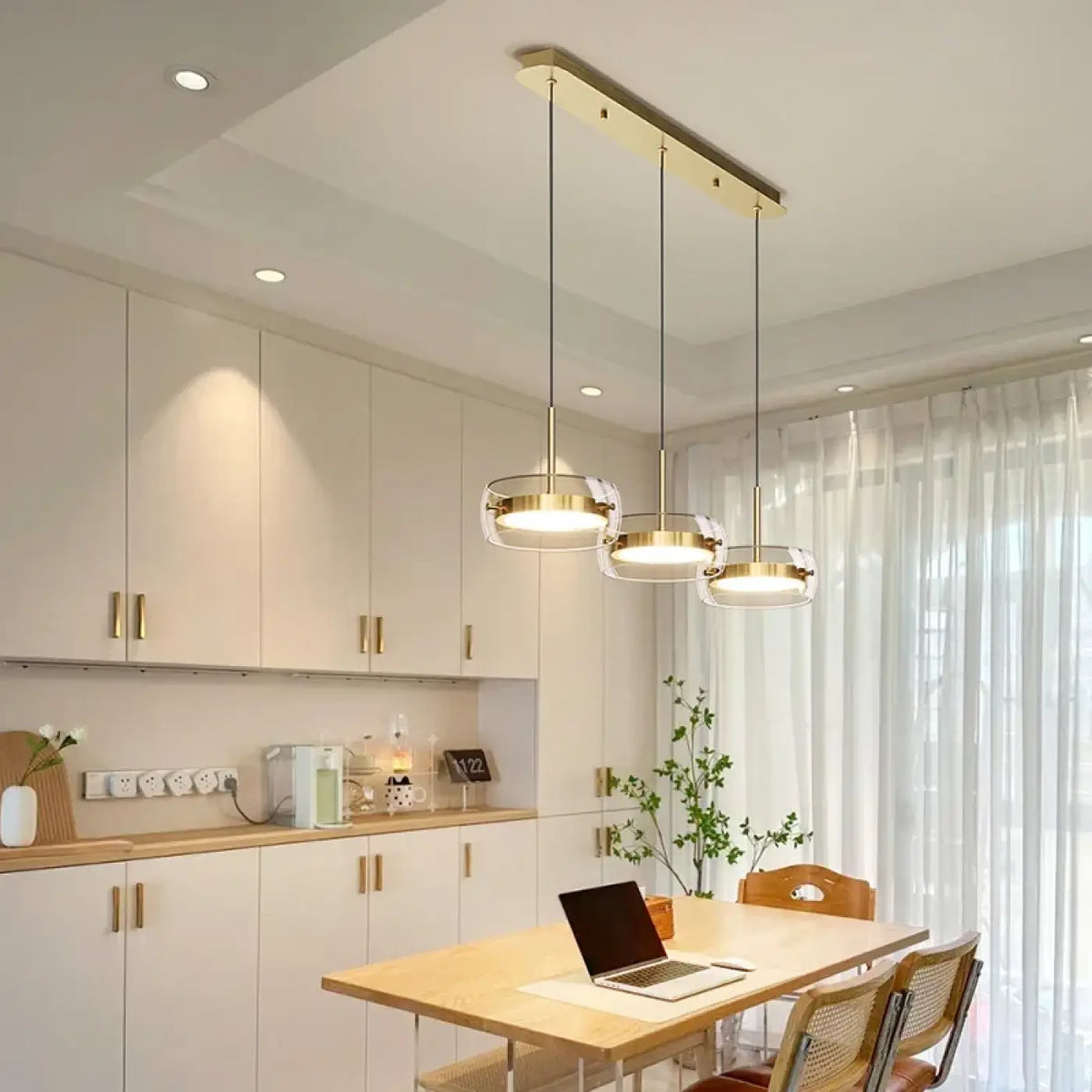 Suspension Dorée à Trois Têtes LED – Rivo