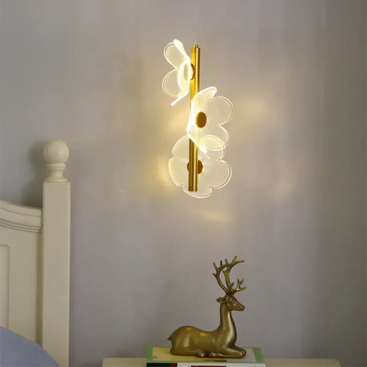 Suspension LED Dorée à Trois Fleurs – Bolette