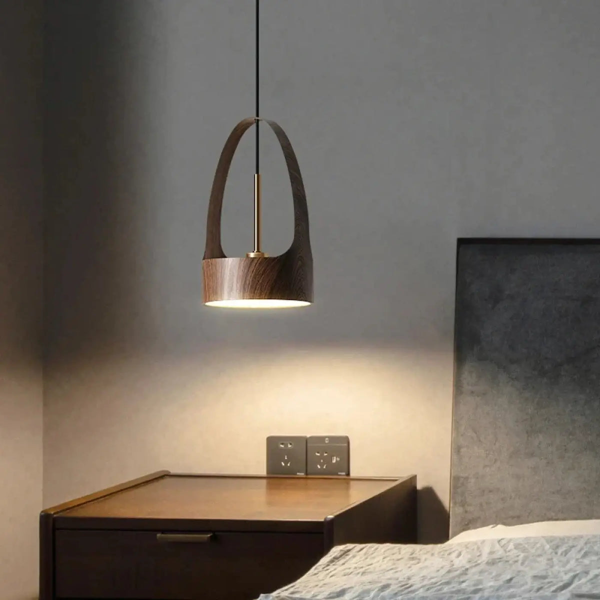 Suspension Moderne en Bois et Métal – Nivia