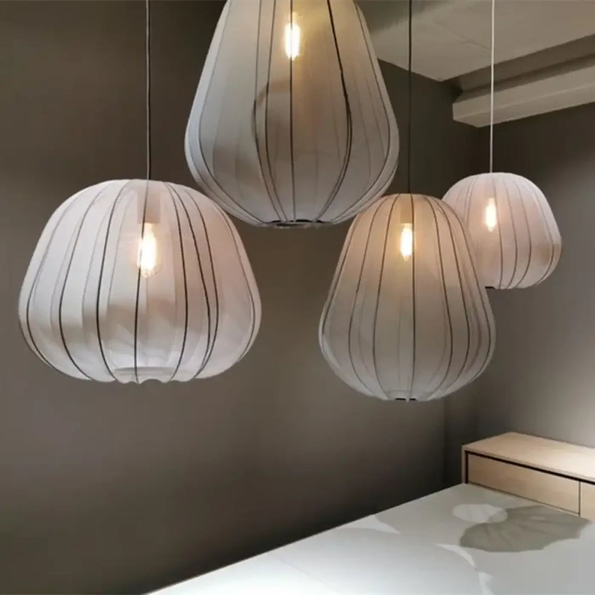 Suspension en Verre Soufflé aux Lignes Douces – Mavan