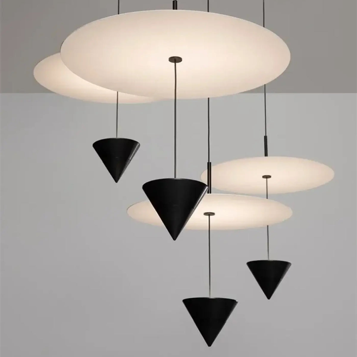 Suspension Cône Noir et Disque Flottant – Todio