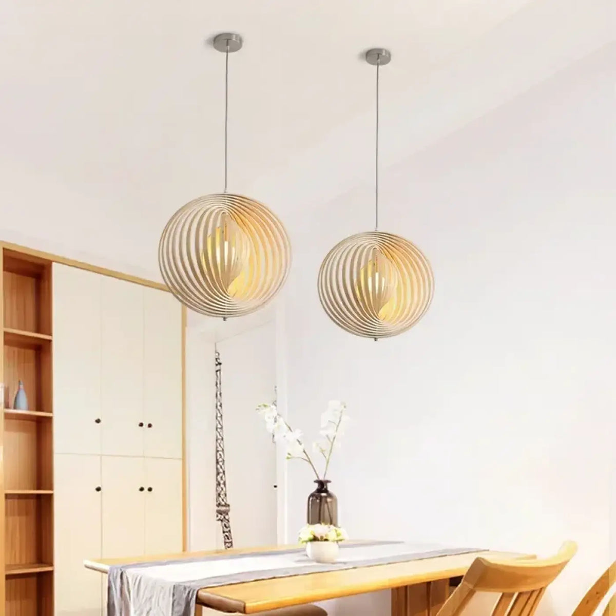 Suspension Boule en Bois Ajouré – Sovio