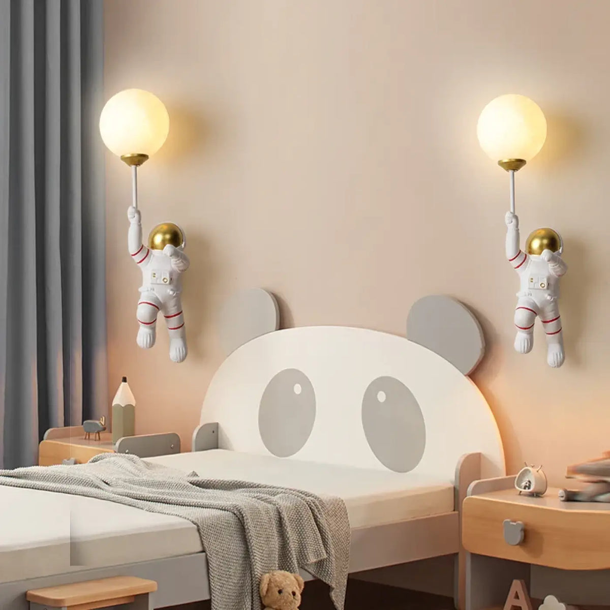 Applique Murale Astronaute avec Sphère – Bomette