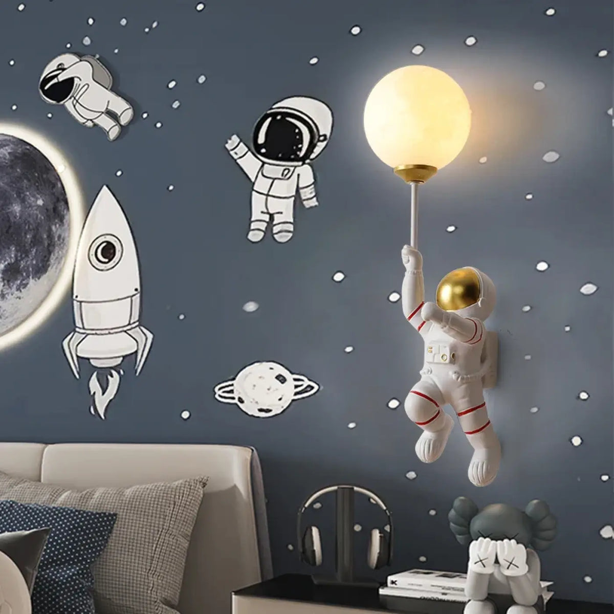 Applique Murale Astronaute avec Sphère – Bomette