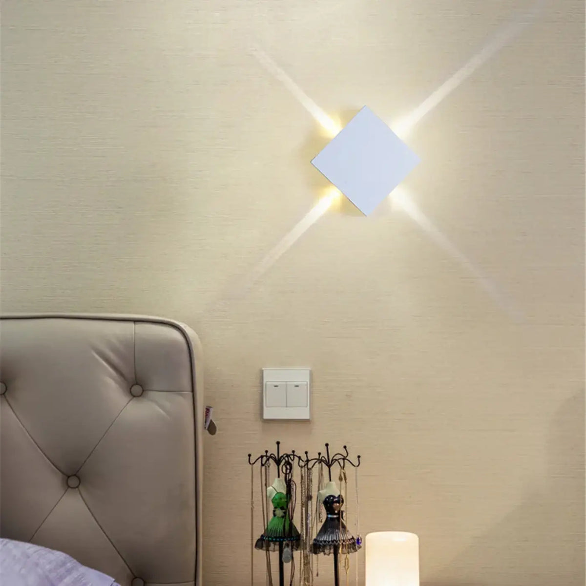 Applique Murale Cubique à Faisceaux Croisés – Jédette
