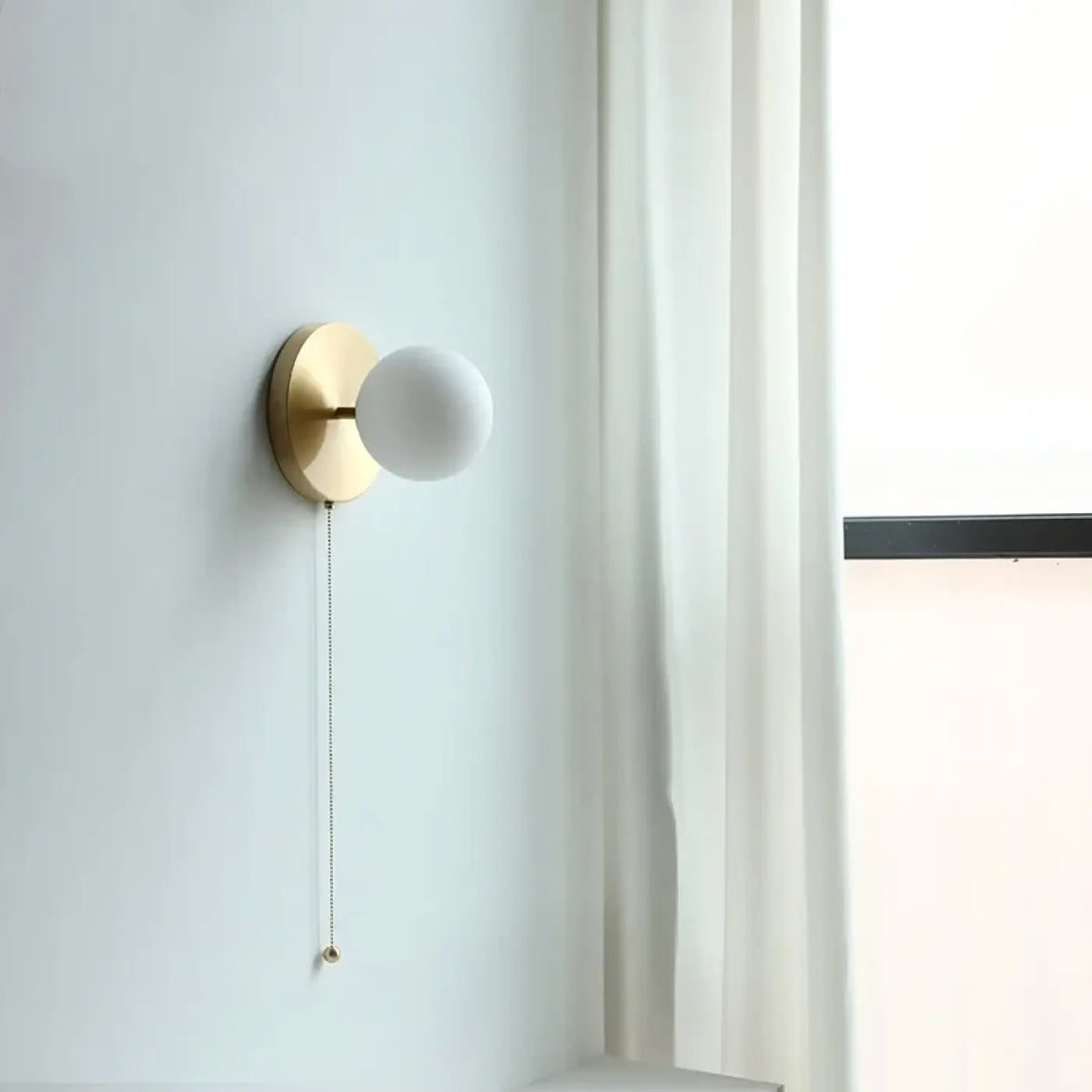 Applique Murale en Bois Globe Blanc – Zavine