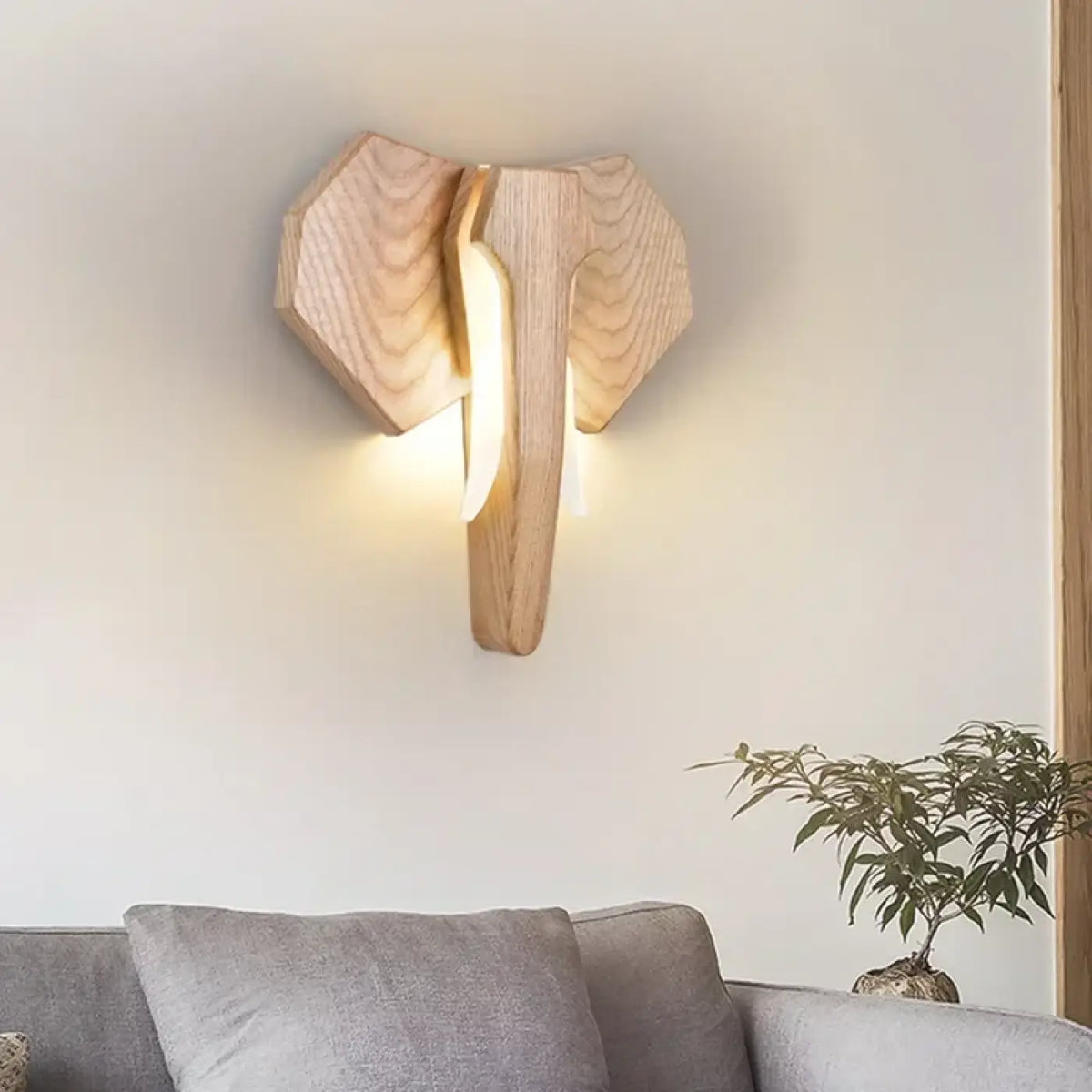 Applique Murale Tête Sculptée en Bois – Janel