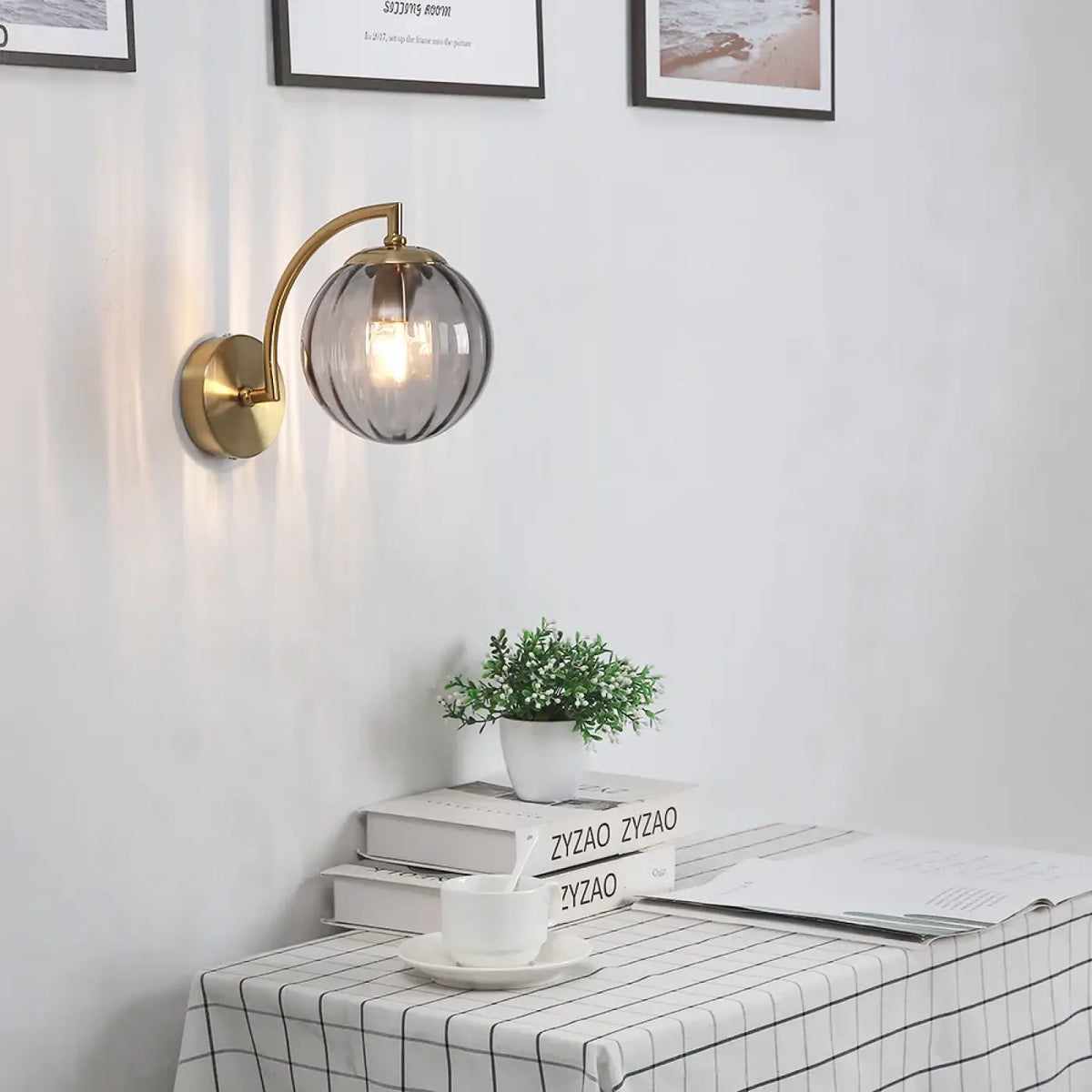 Applique Murale Boule en Verre Teinté – Zodette