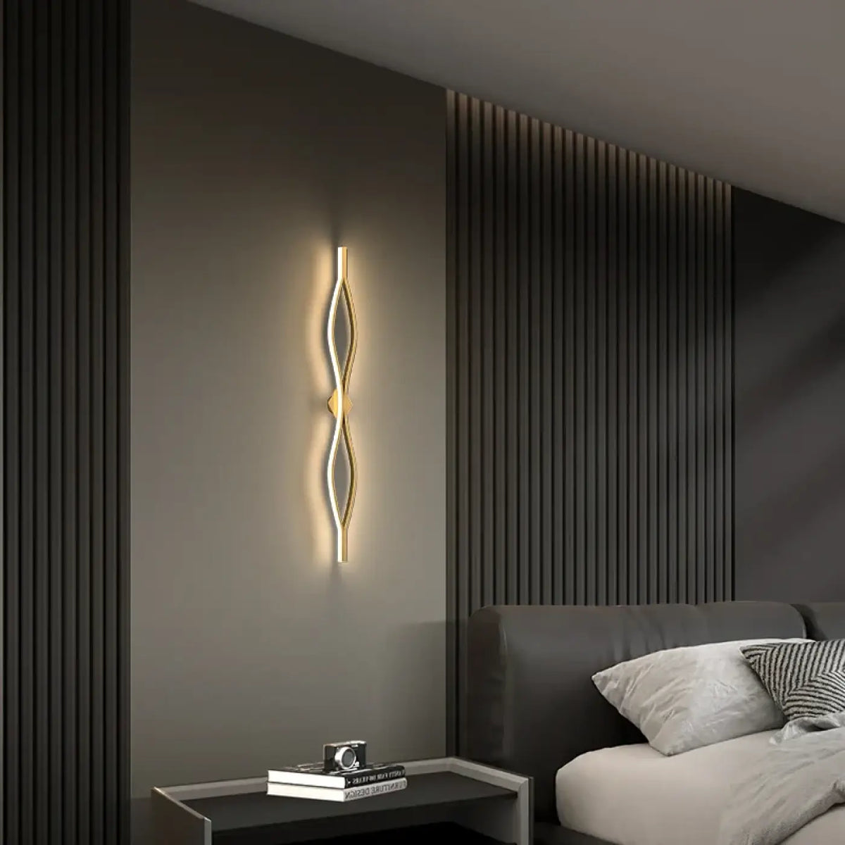 Applique Murale Verticale aux Lignes Fluides – Feso