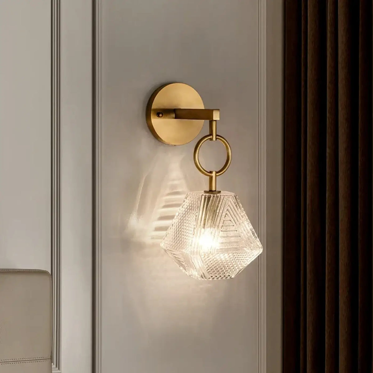 Applique Murale Dorée Suspendue à Chaîne – Rasan