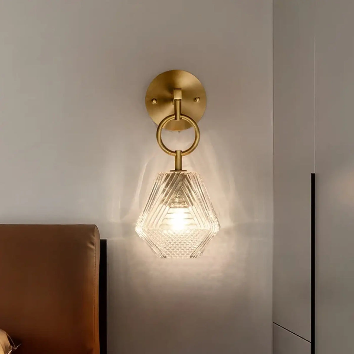 Applique Murale Dorée Suspendue à Chaîne – Rasan