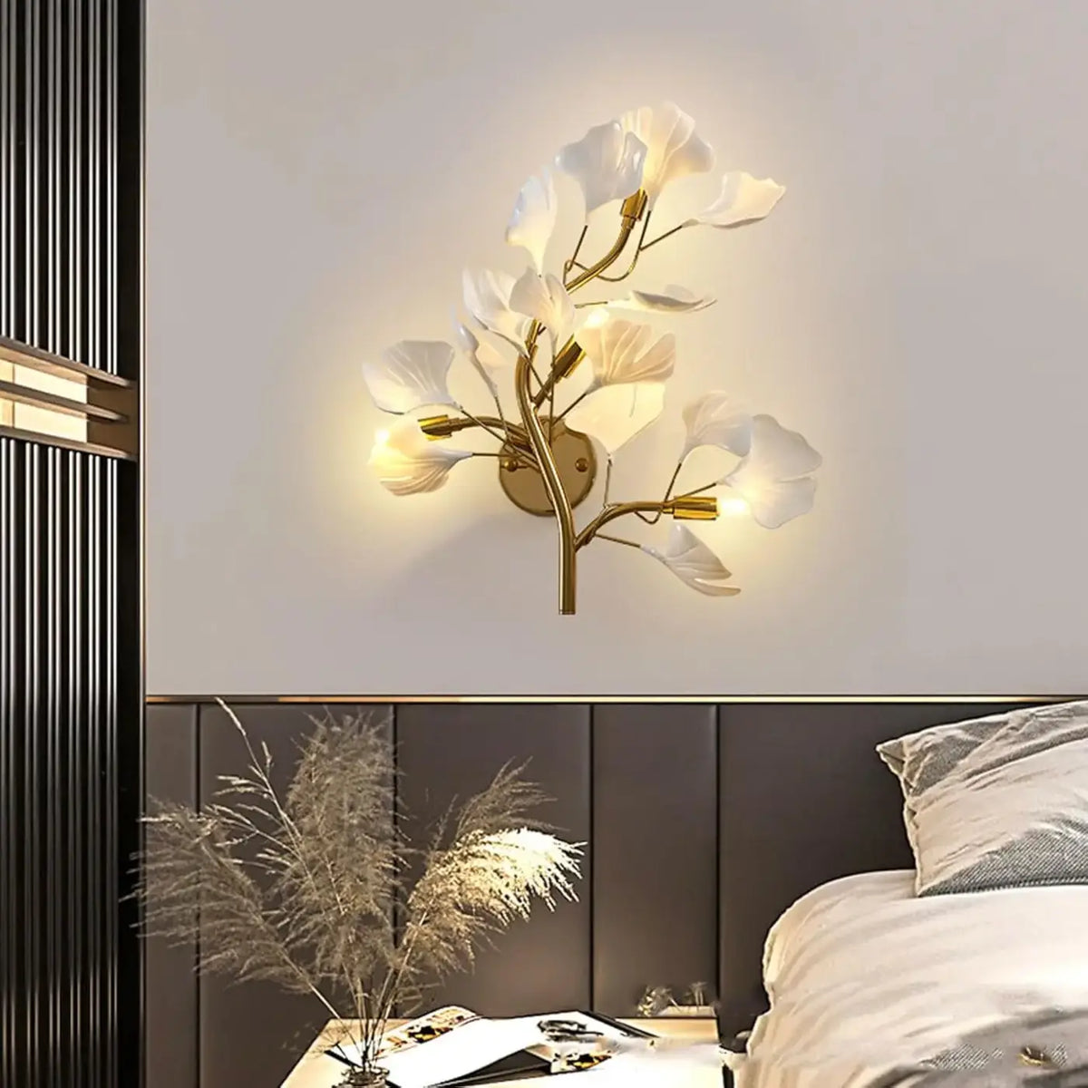 Applique Murale Fleur Blanche et Dorée – Tanelle