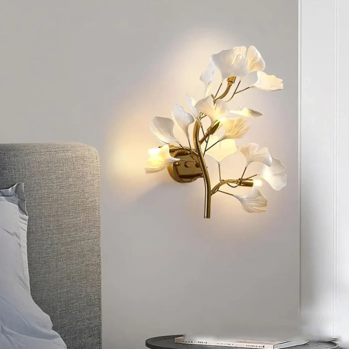 Applique Murale Fleur Blanche et Dorée – Tanelle