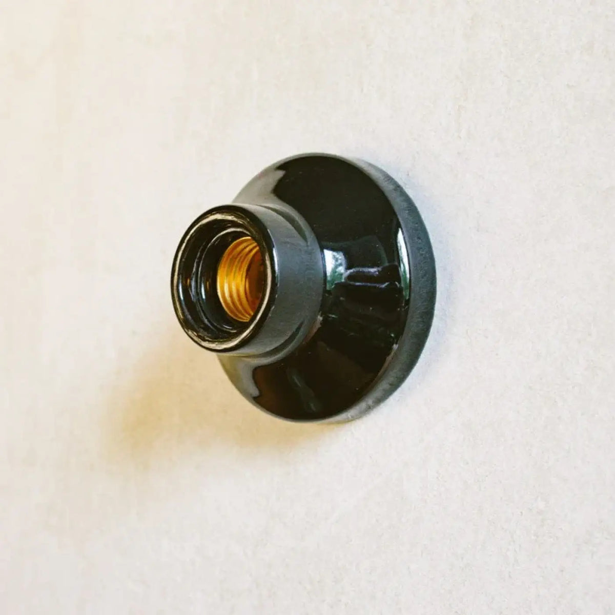 Applique Murale Minimaliste en Métal – Midia