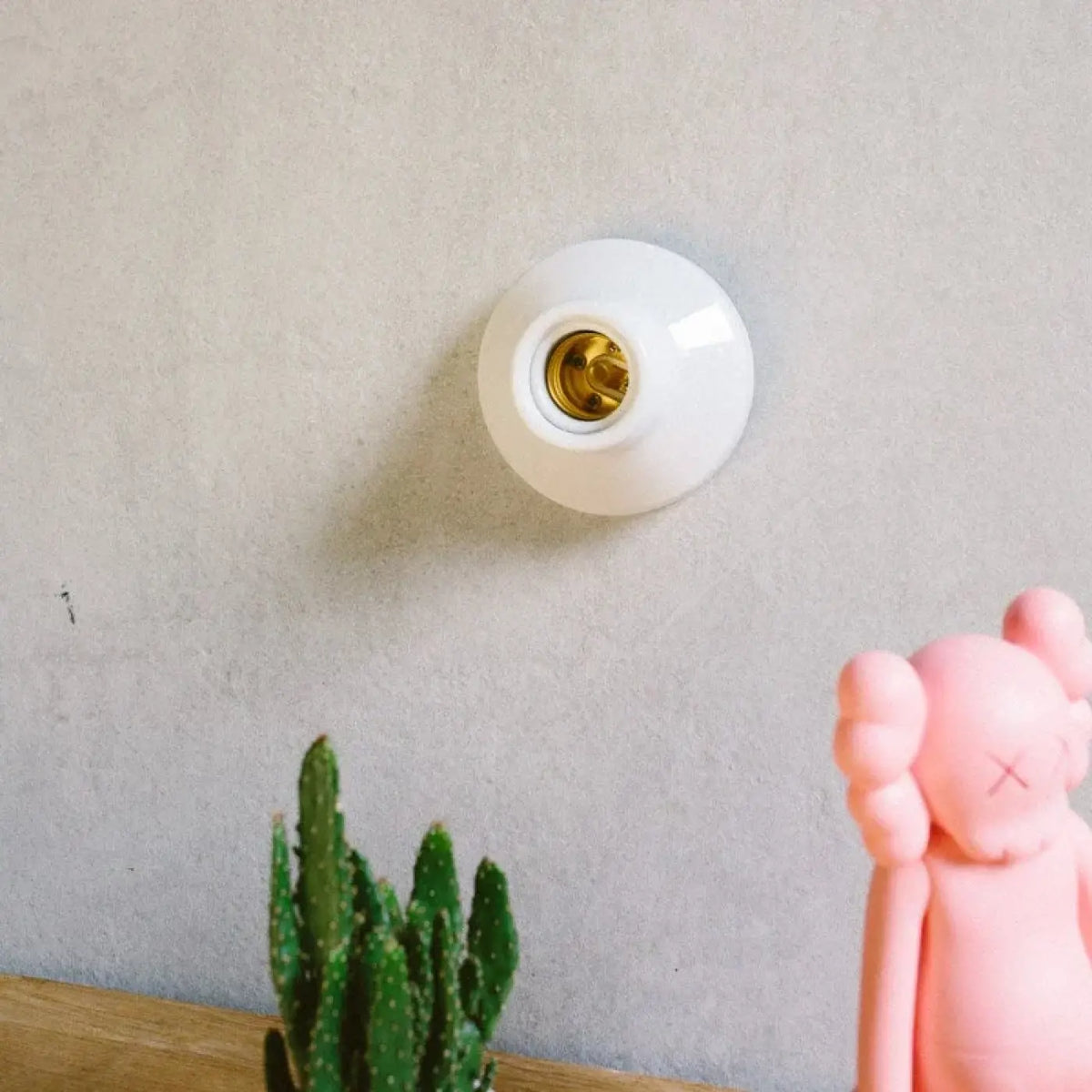 Applique Murale Minimaliste en Métal – Midia