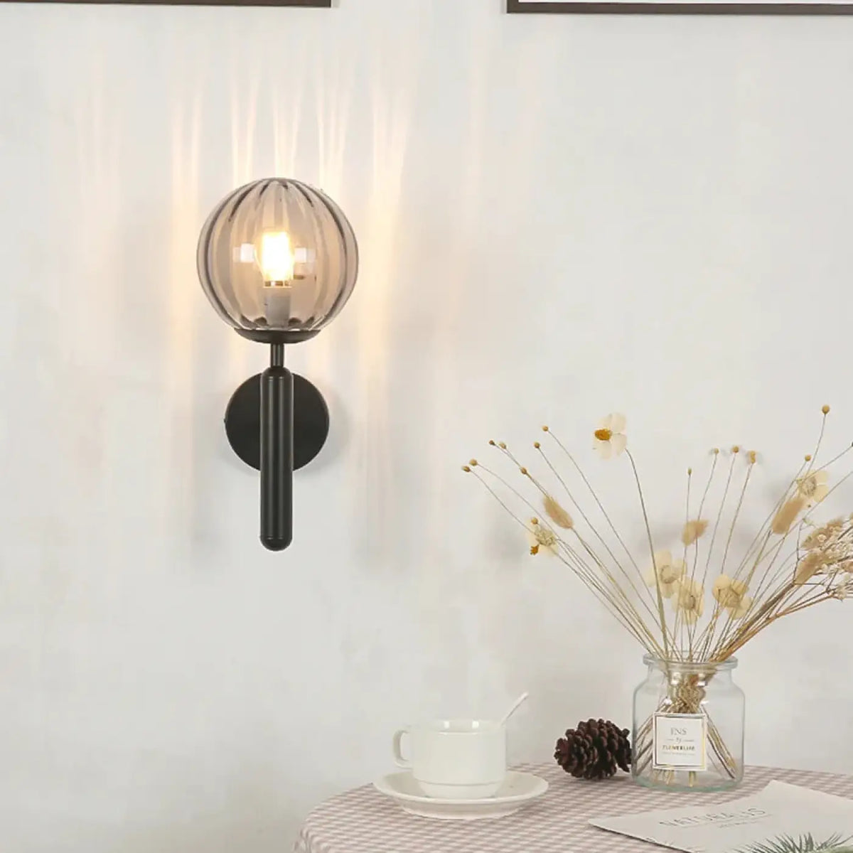 Applique Murale Boule en Verre Fumé – Onia
