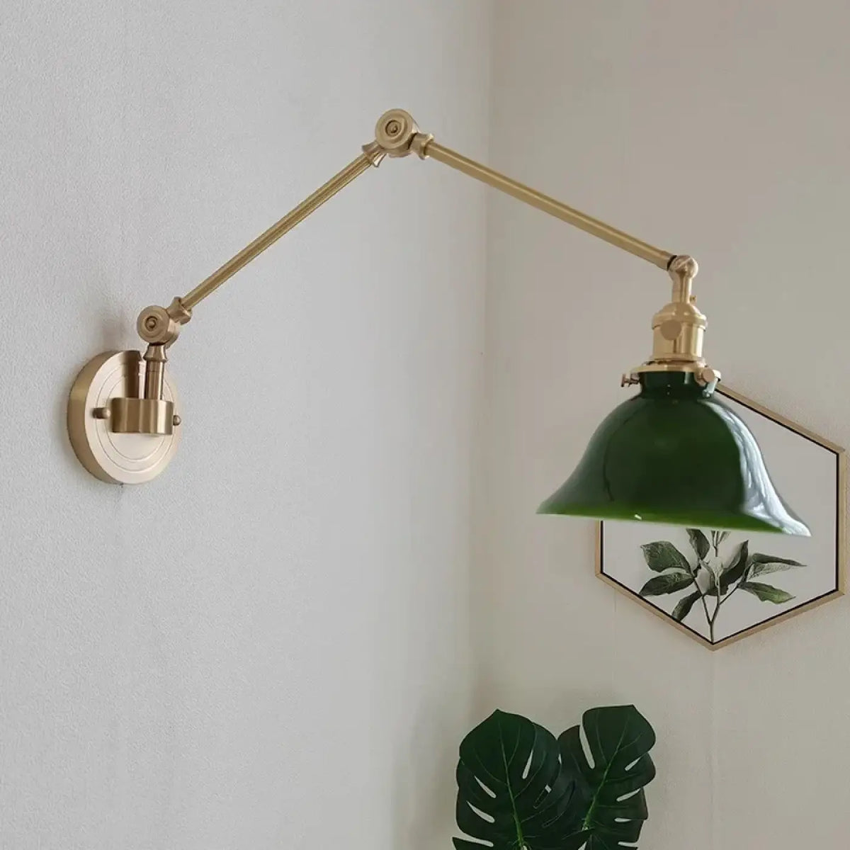 Applique Murale Orientable en Laiton – Talette