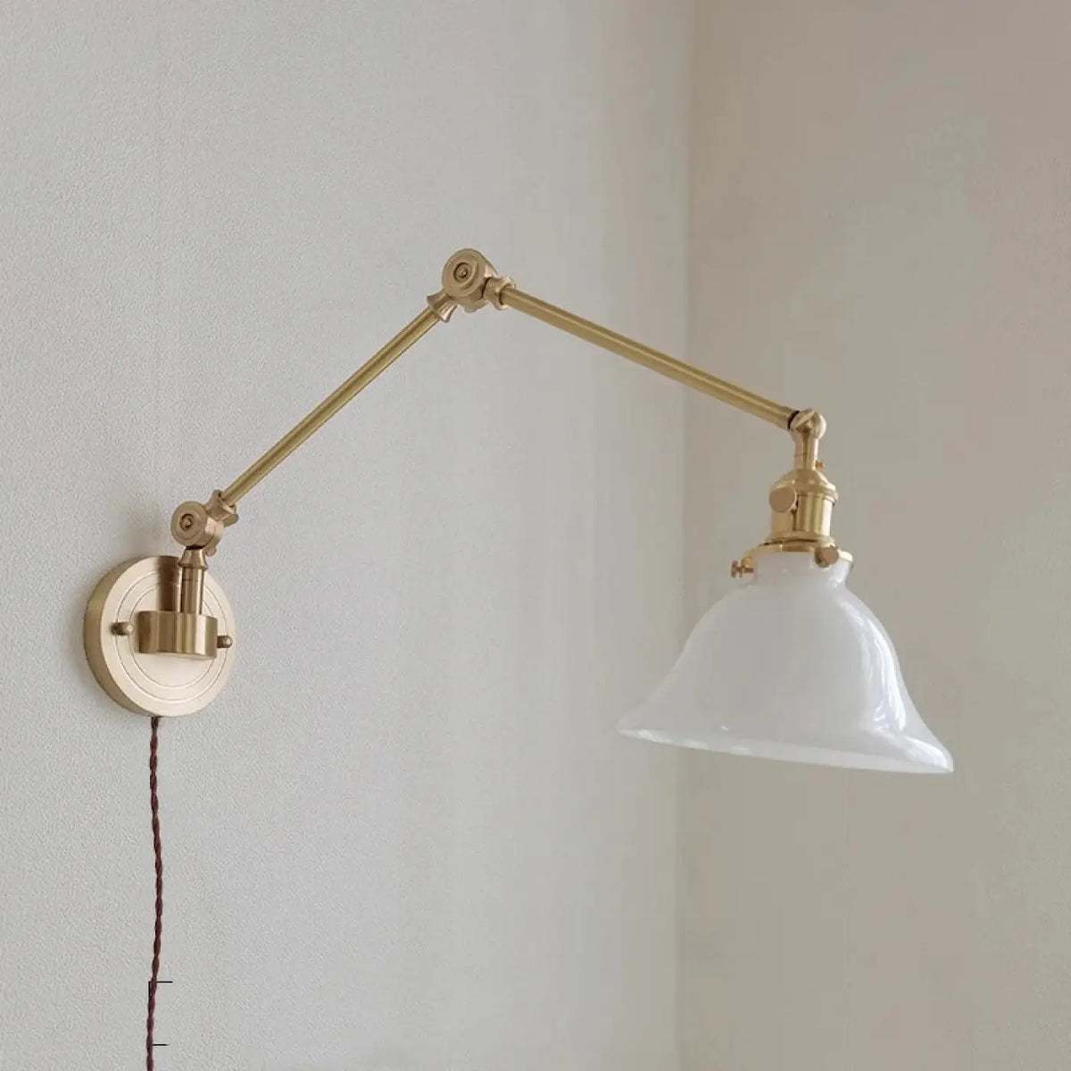 Applique Murale Orientable en Laiton – Talette