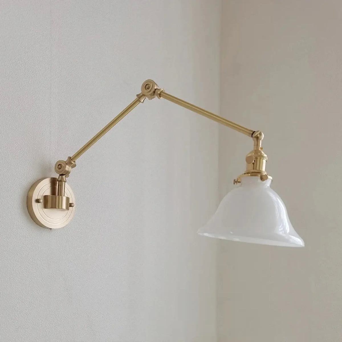 Applique Murale Orientable en Laiton – Talette