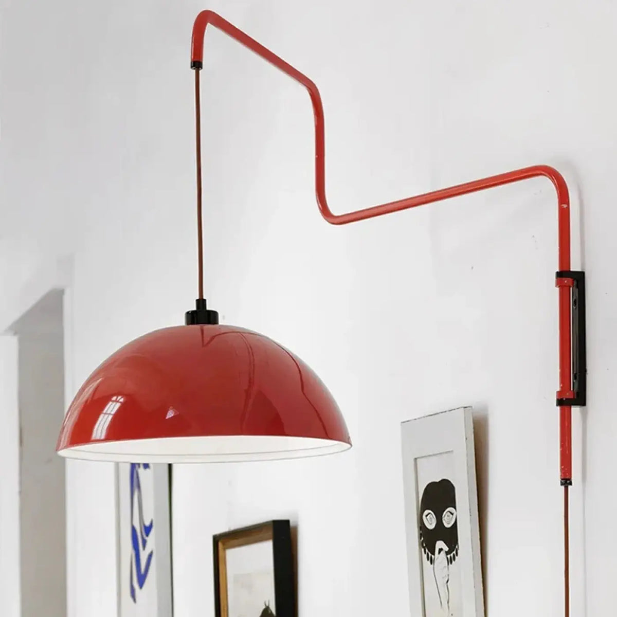 Applique Murale Rouge à Bras Courbé – Tima
