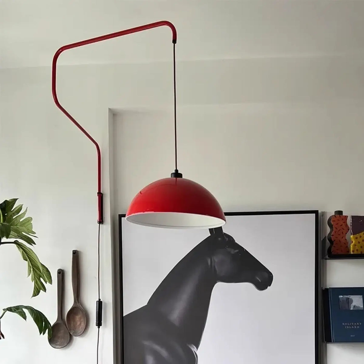 Applique Murale Rouge à Bras Courbé – Tima