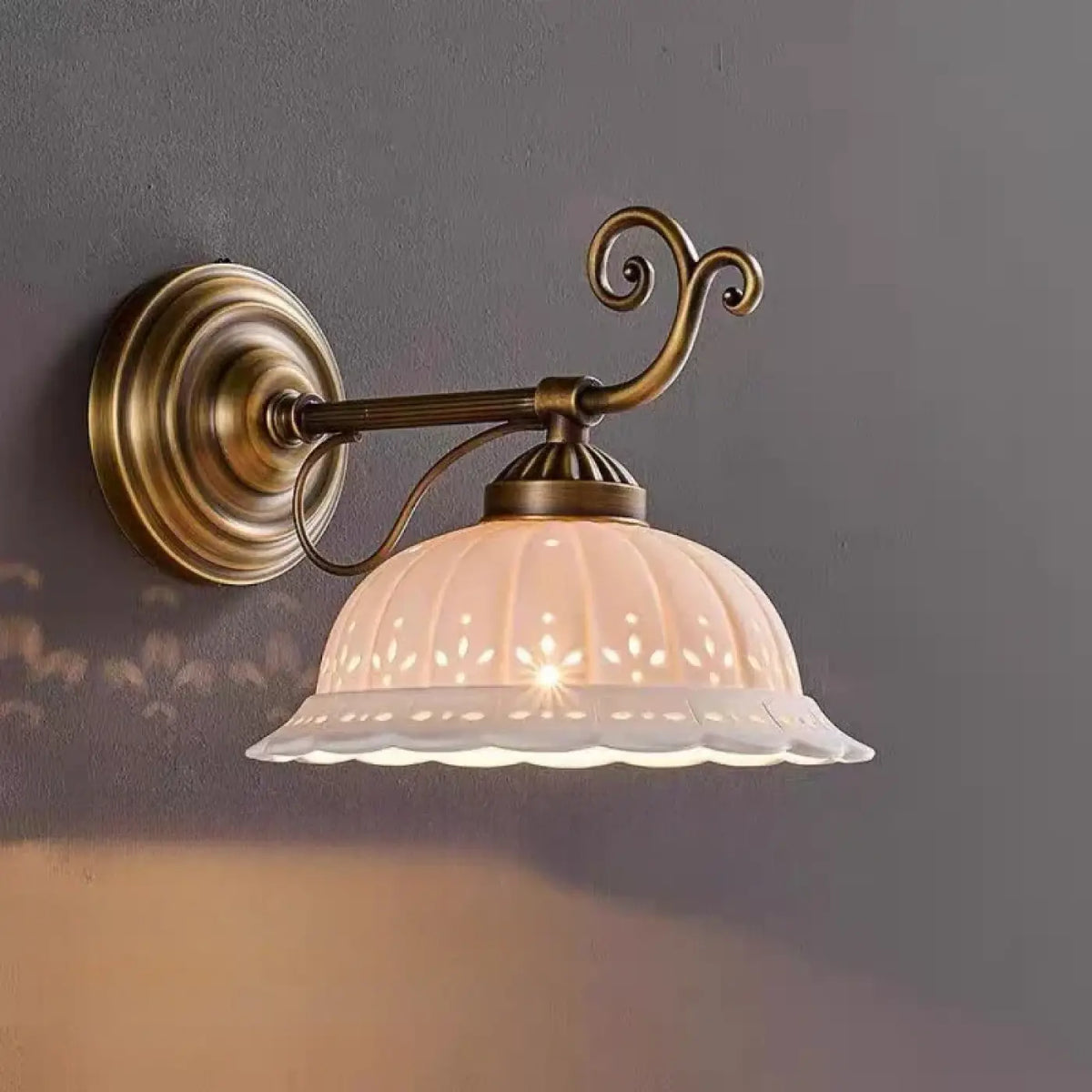 Applique Murale Vintage Verre et Bronze – Zorine