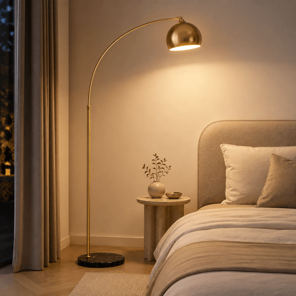 Lampadaire Arc à Dôme Doré – Astre